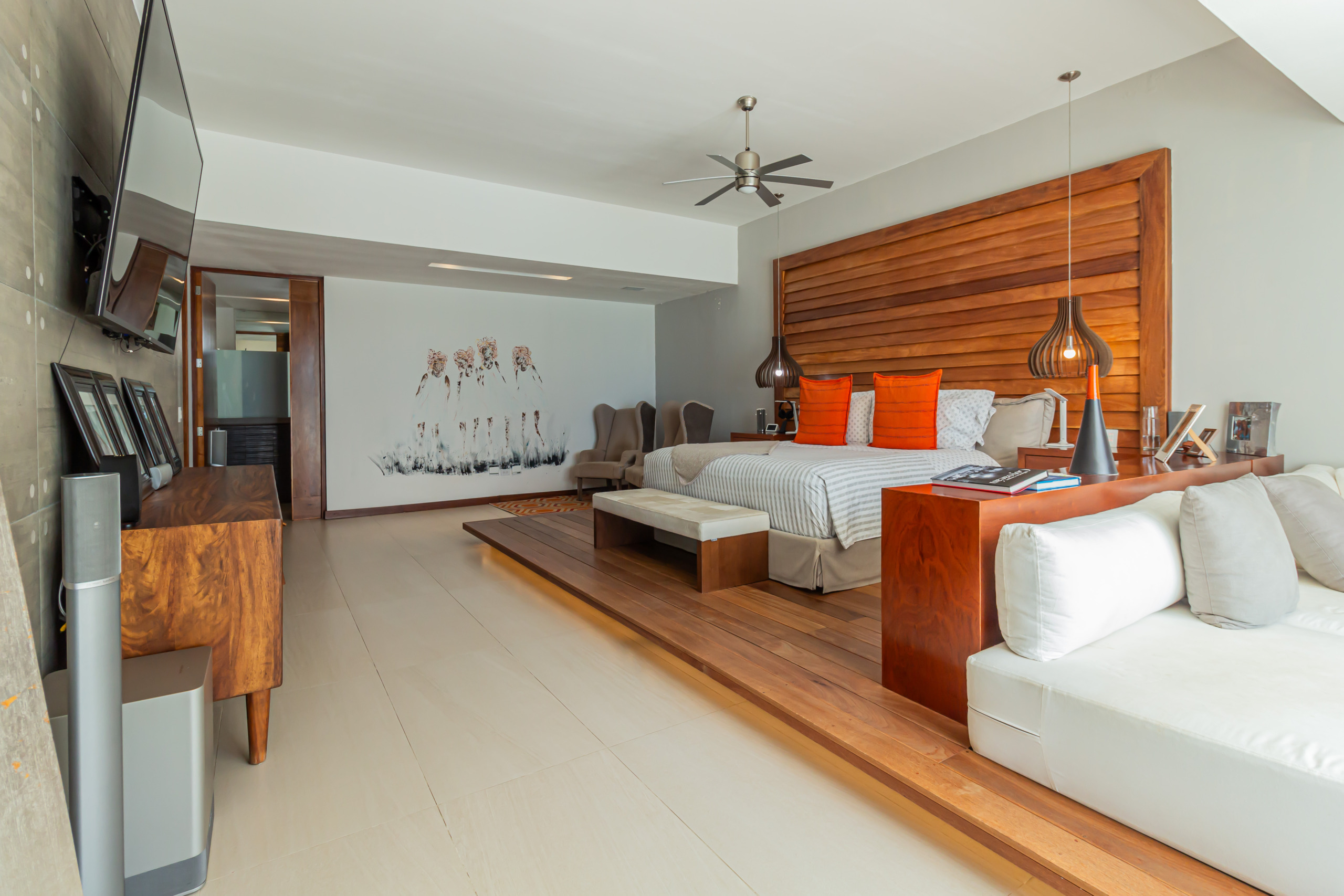 Casa venta isla dorada zona hotelera cancún - amplia recámara moderna con detalles naranjas