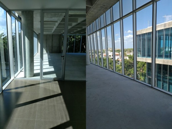 Oficina en venta en cancun centro - Espacioso interior con grandes ventanales que ofrecen vistas a la naturaleza