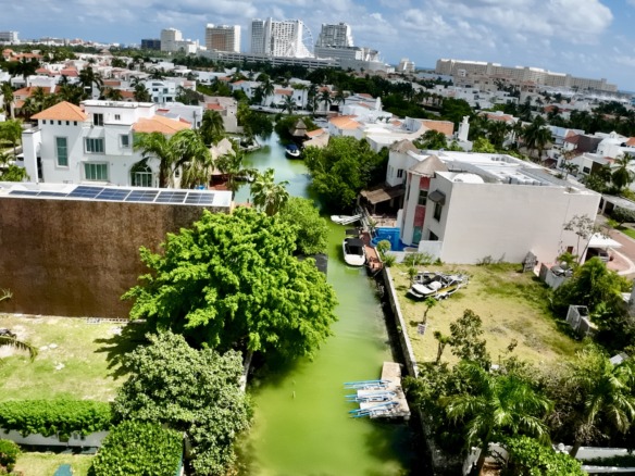 Terreno Unifamilar en Venta en Zona Hotelera de Cancun en Isla Dorada