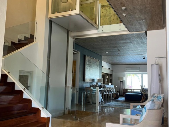 Casa en venta en Isla Dorada Zona Hotelera Cancún Vista a la Laguna Entrada