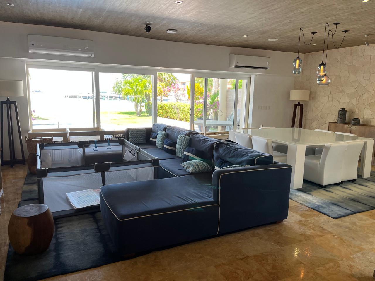 Casa en venta en Isla Dorada Zona Hotelera Cancún Vista a la Laguna Sala Comedor