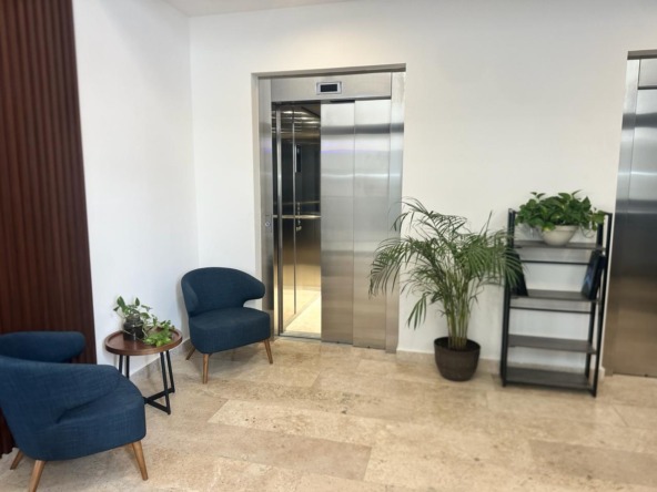 Consultorio en venta o Renta SM 327 AV. 135 Cancún-Elevador