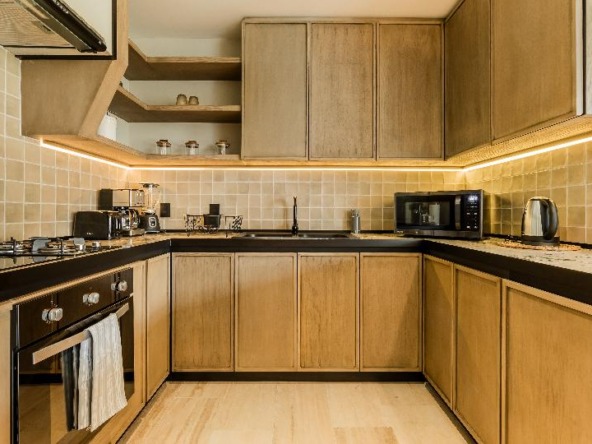 CASA AMUEBLADA EN RENTA EN PUERTO CANCUN - COCINA