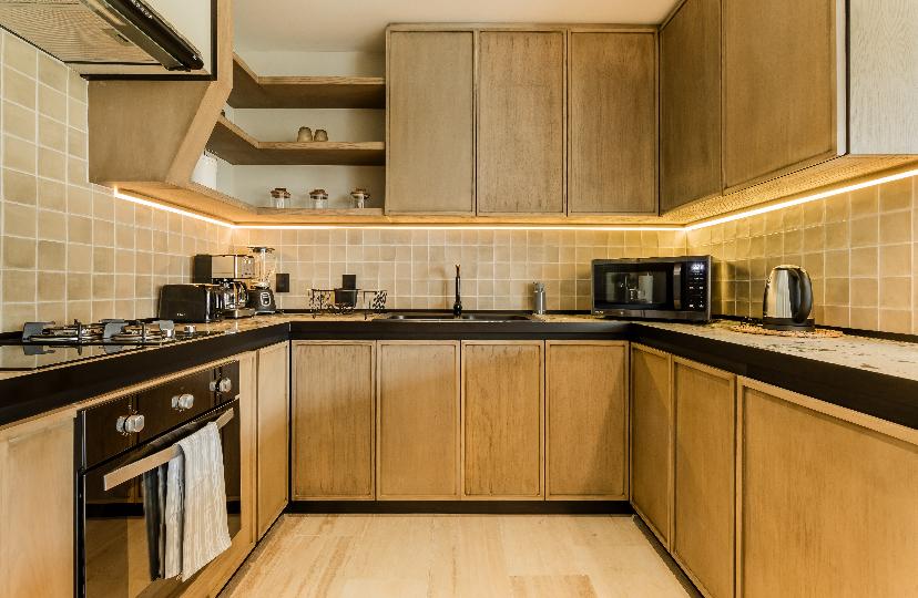 CASA AMUEBLADA EN RENTA EN PUERTO CANCUN - COCINA