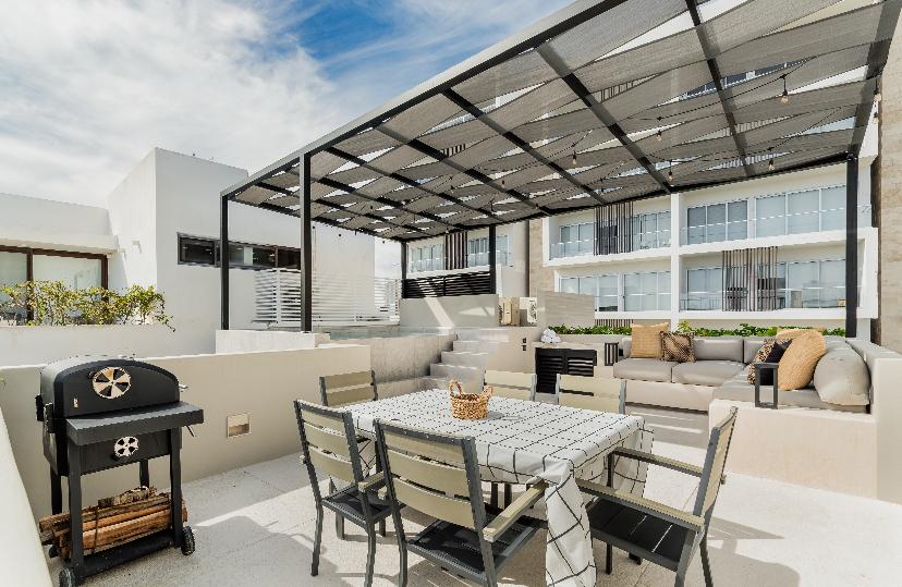 CASA AMUEBLADA EN RENTA EN PUERTO CANCUN - ROOF TOP CON ASADOR Y COMEDOR