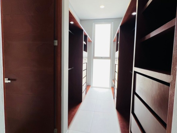 Casa en Renta en Lagos del Sol, Cancún – Vestidor