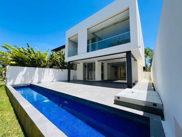 Casa en Renta en Lagos del Sol, Cancún – canal de nado