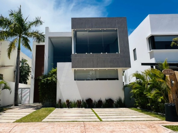 Casa en Renta en Lagos del Sol, Cancún – fachada