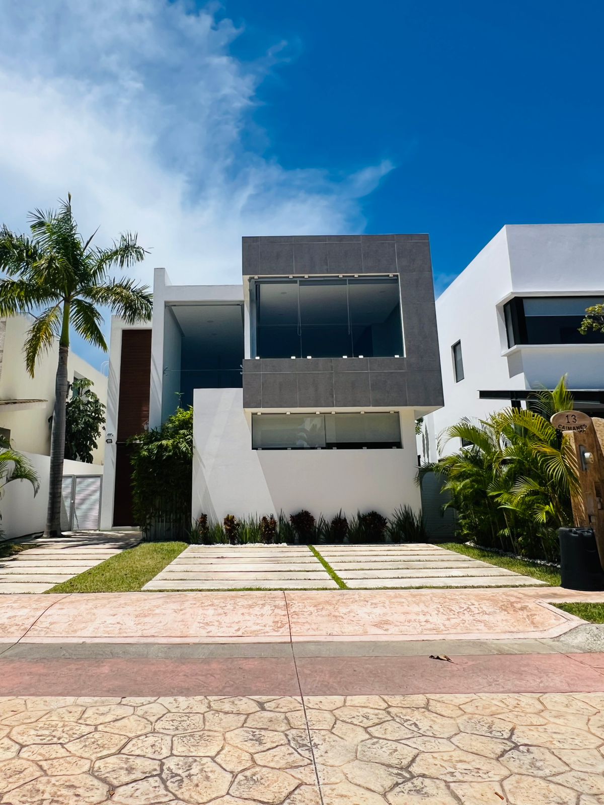 Casa en Renta en Lagos del Sol, Cancún – fachada