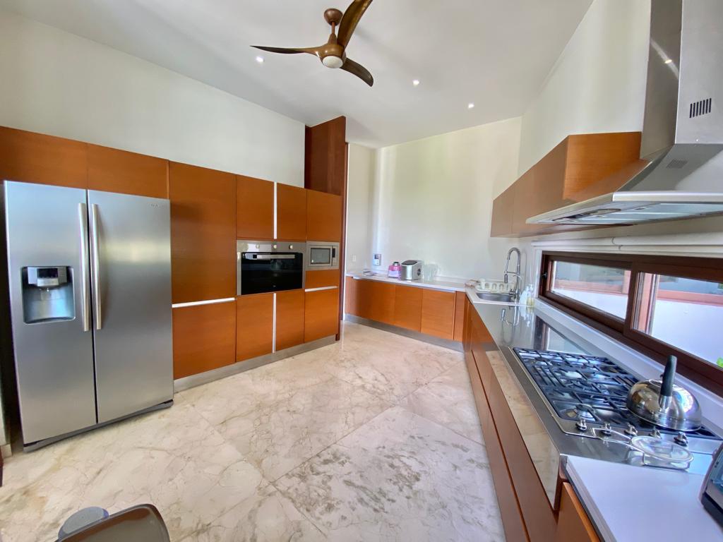 CASA EN VENTA PUERTO CANCUN COCINA (FOTO 3)