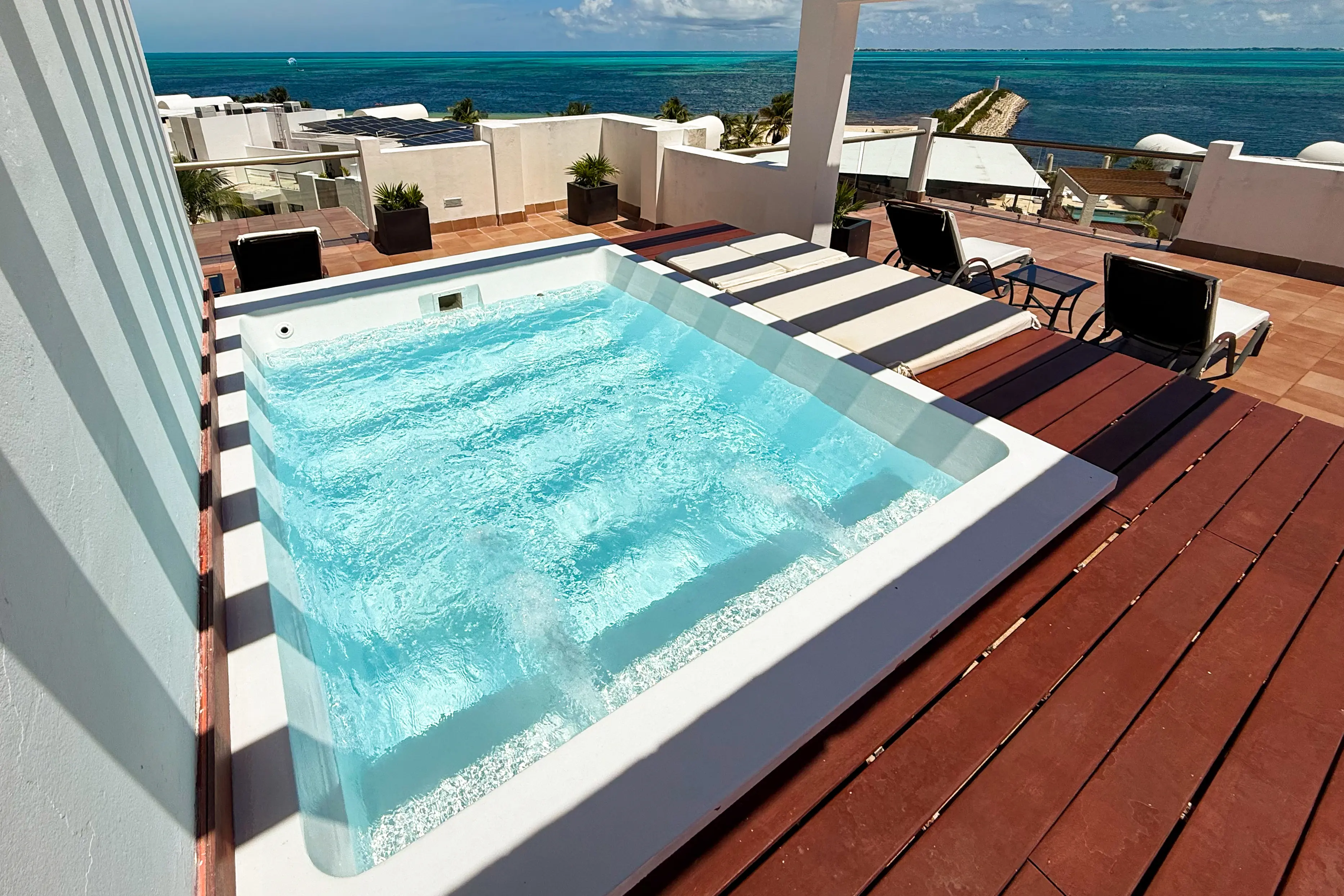 11-JACUZZI-LA AMADA