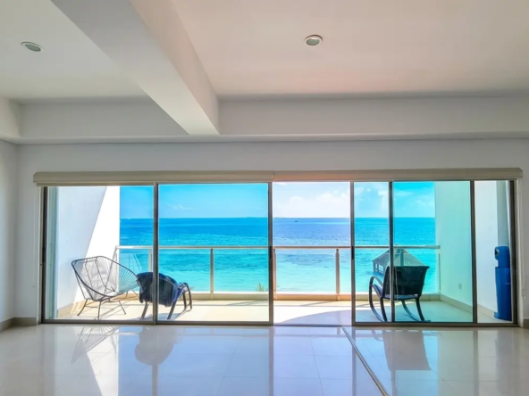 CR96 APARTMENT LA PLAYA—LIVINGDINING ROOM