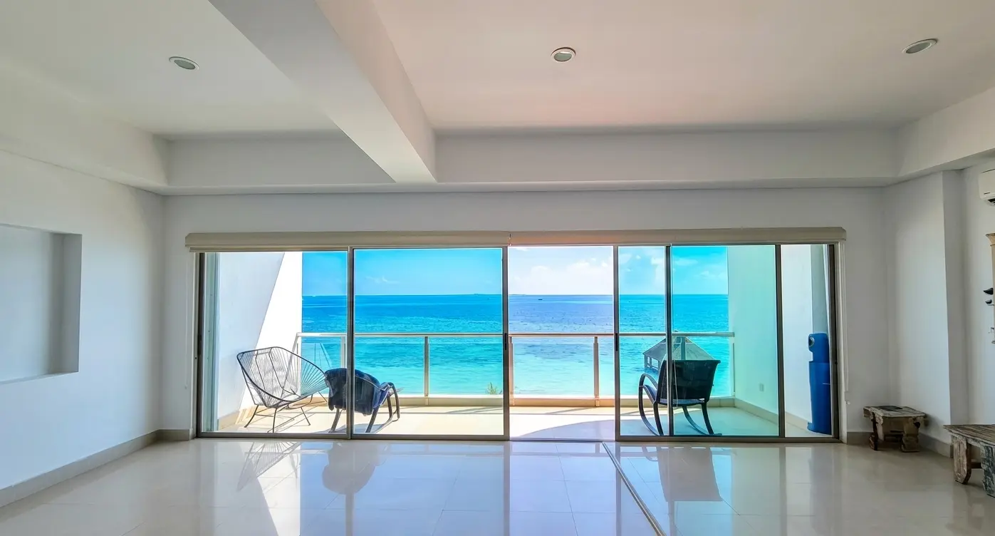 CR96 APARTMENT LA PLAYA—LIVINGDINING ROOM