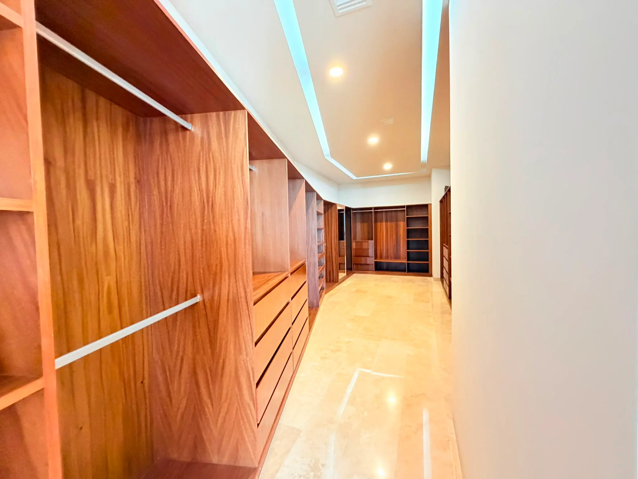 CR97 CENTRAL PARK TOWER Walking Closet 11