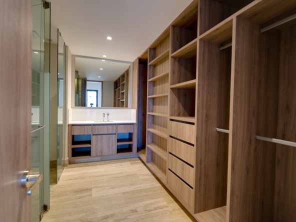 4 HODELA VESTIDOR